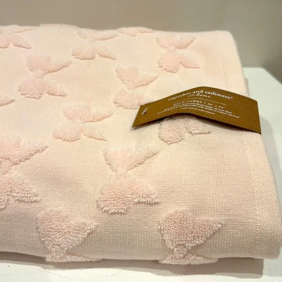 Pink Bow Bath Towel Set by Cupcakes and Cashmere - New with tags - Picture 5 of 5
